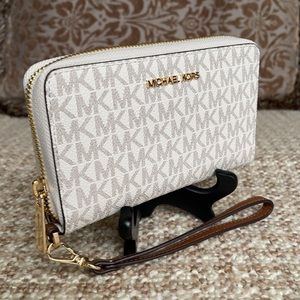 Michael Kors Jet Set Travel LG Flat MF Phone Case